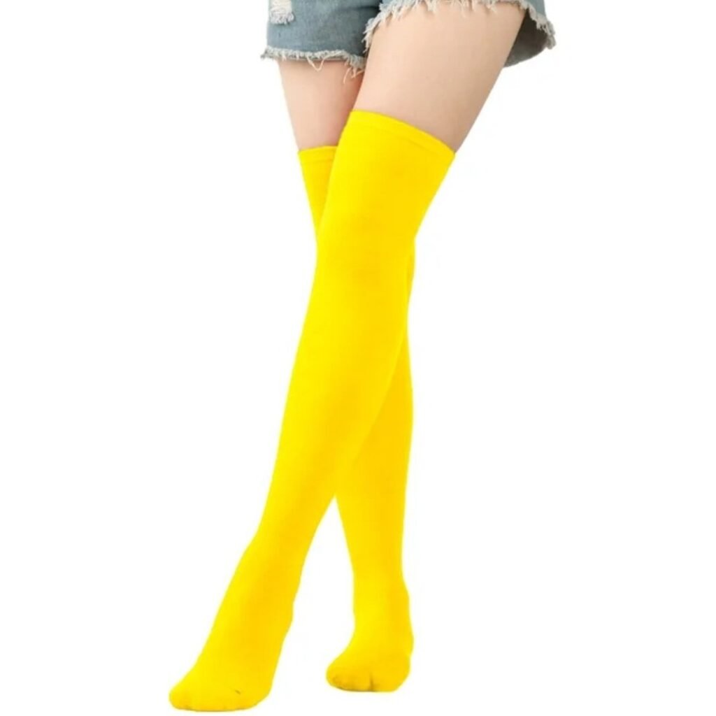 גרביים גבוהות צהוב